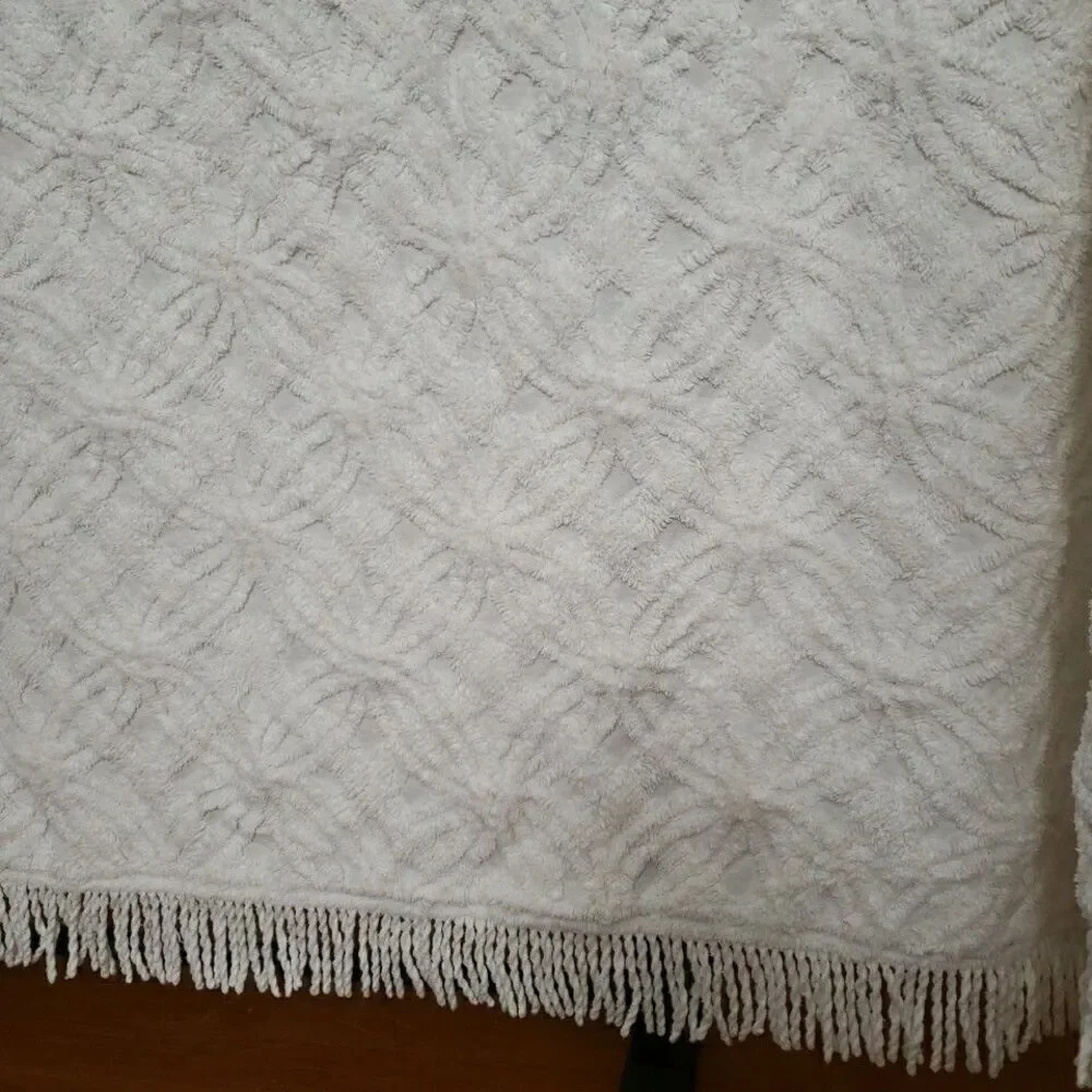 VTG Chenille Queen Size Bedspread White 100x88